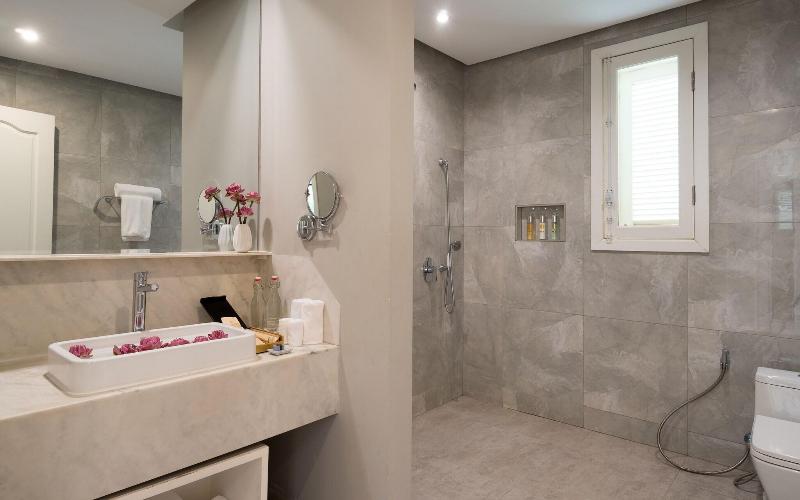 The Royal Family Suites By Memoire Palace Resort & image