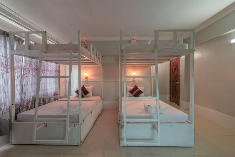 Cheata Inn image