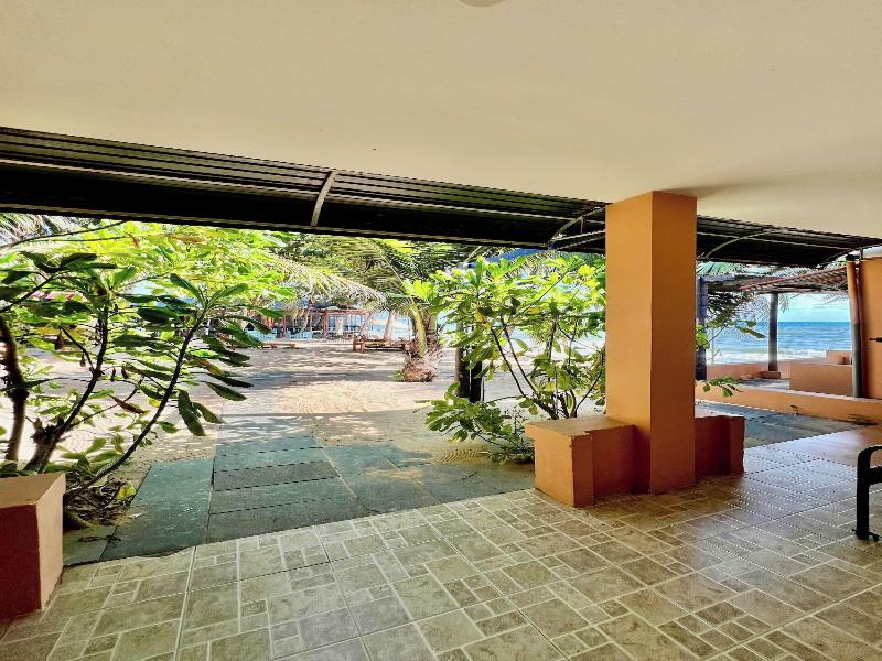 Vida Loca Resort & Sunset Beach image