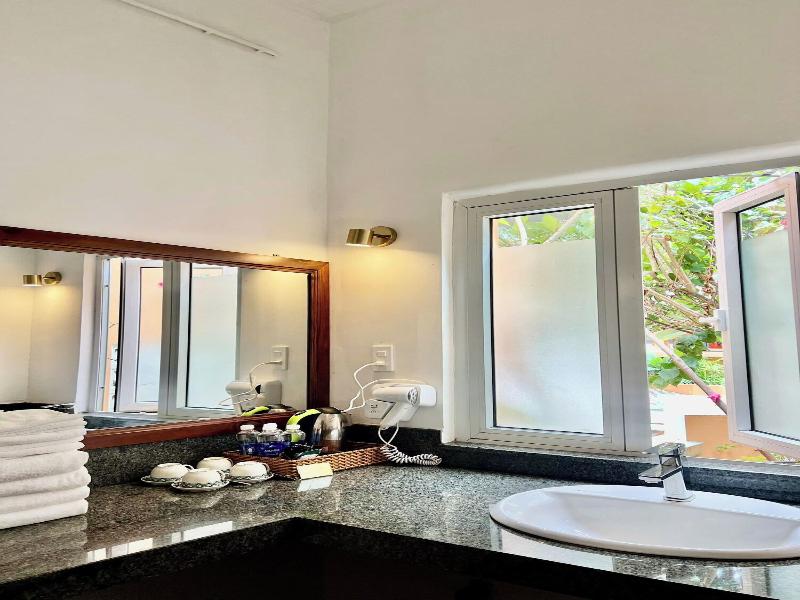 Vida Loca Resort & Sunset Beach image