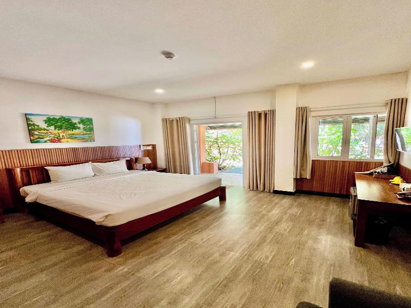 Vida Loca Resort & Sunset Beach image