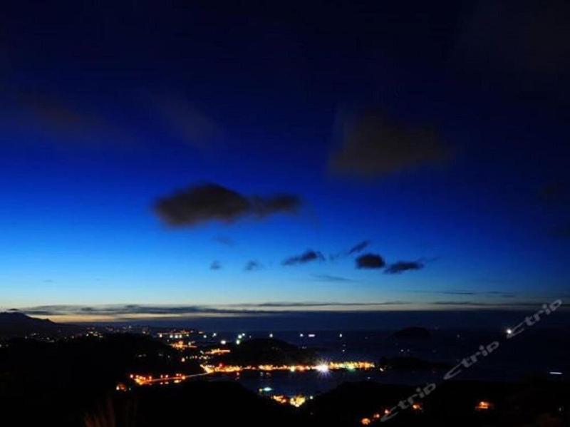 Kitten Roof image