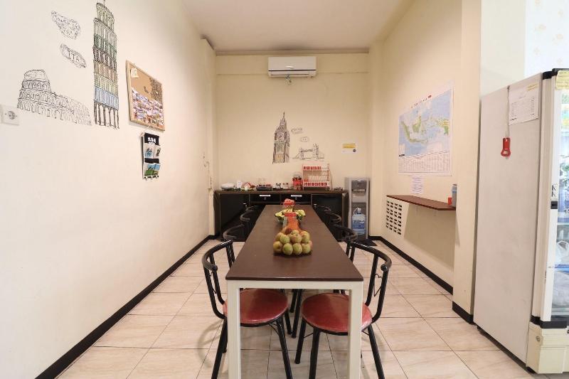 Mador Malang Dorm Hostel image