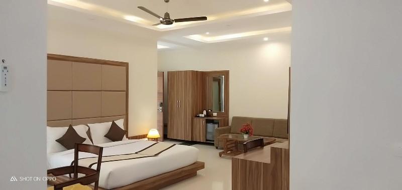 The Everest Hill Resort image