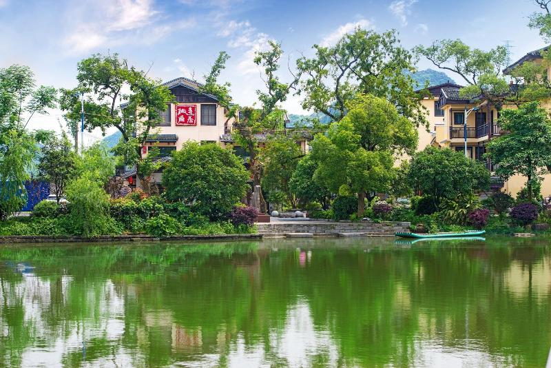 Peach Blossom Resort Hotel