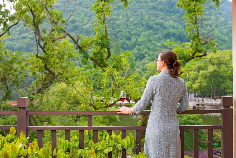 Peach Blossom Resort Hotel