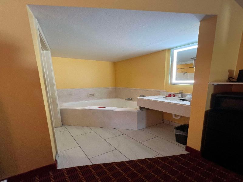 Surestay By Best Western Gulfport image