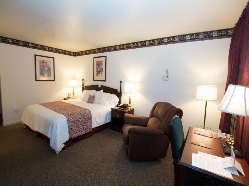 Chalet Motel Mequon image