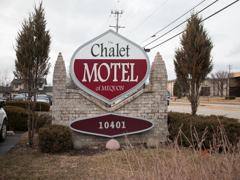 Chalet Motel Mequon image