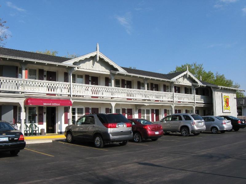 Chalet Motel Mequon image