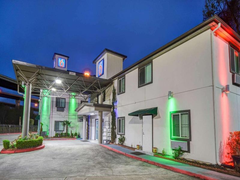 Motel 6 Humble TX Houston International Airport image