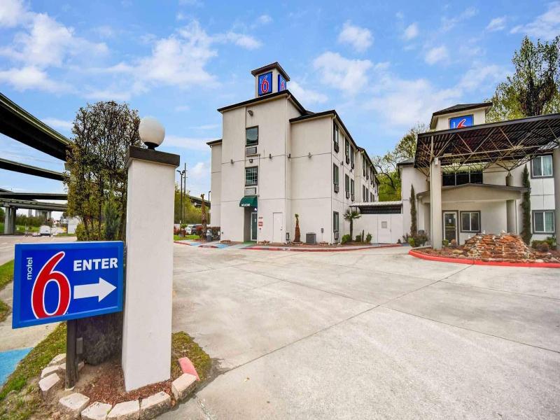 Motel 6 Humble TX Houston International Airport image