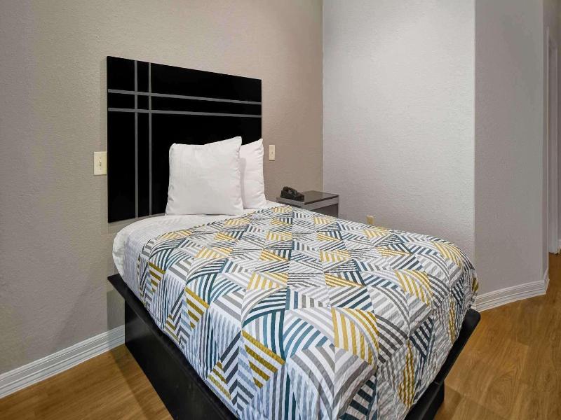 Motel 6 Humble TX Houston International Airport image