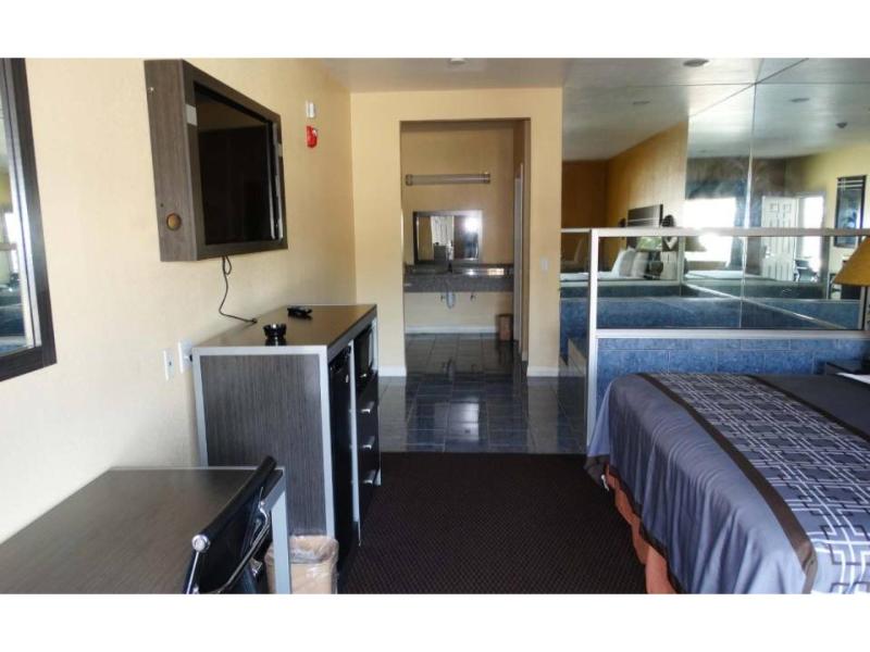 Motel 6 Houston, TX - Willowbrook Mall image