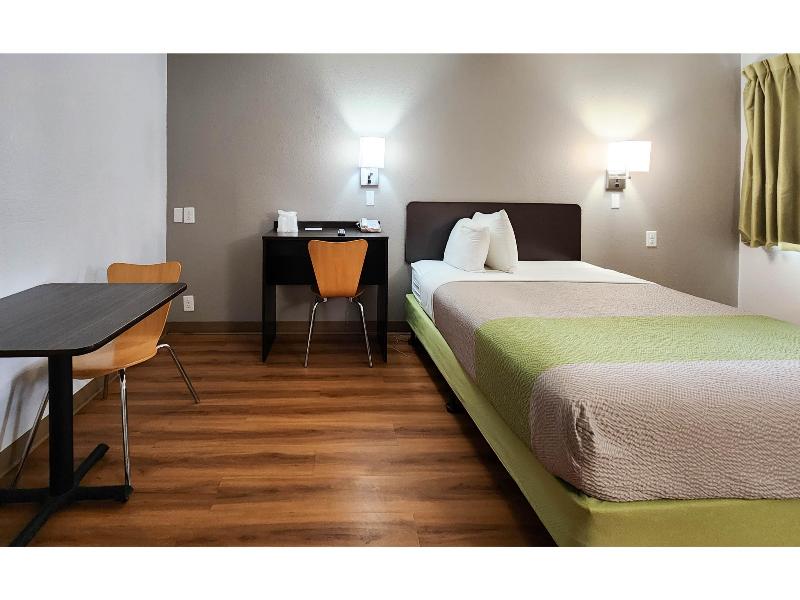 Motel 6 Baytown, TX - Baytown East image