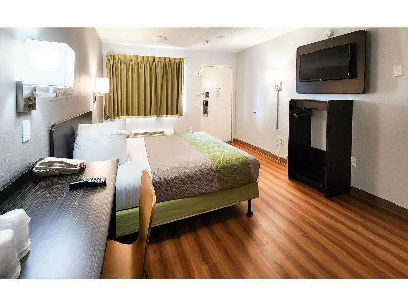 Motel 6 Baytown, TX - Baytown East image