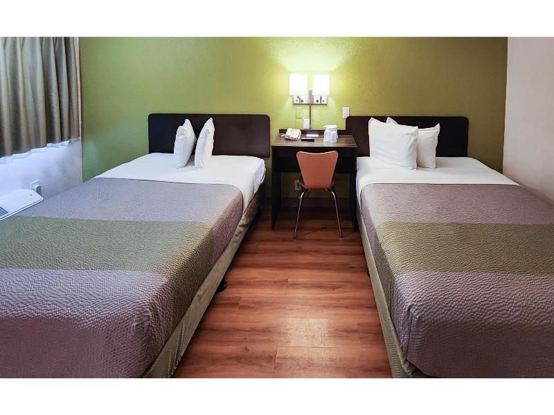 Motel 6 Baytown, TX - Baytown East image