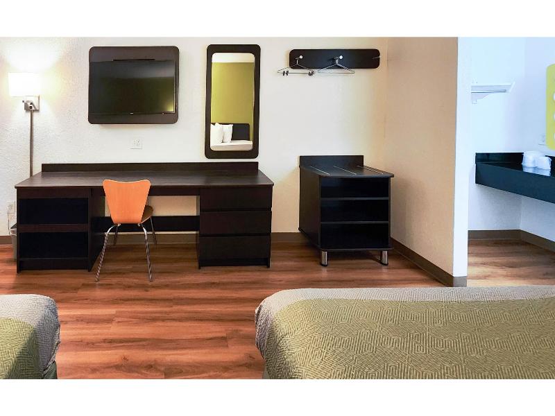 Motel 6 Baytown, TX - Baytown East image