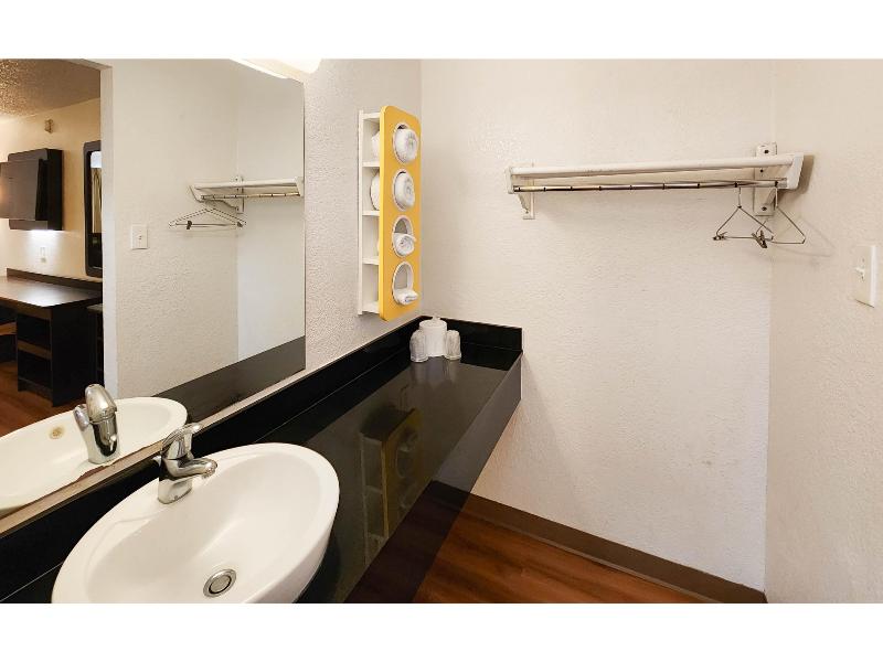 Motel 6 Baytown, TX - Baytown East image