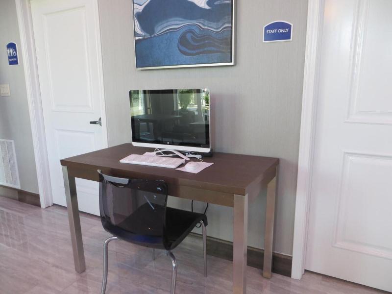 Hotel Blue - Woodlands