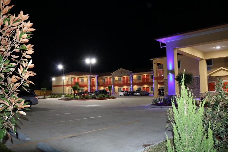 Scottish Inn & Suites - IAH Airport image