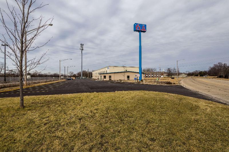 Motel 6 Peoria, IL image