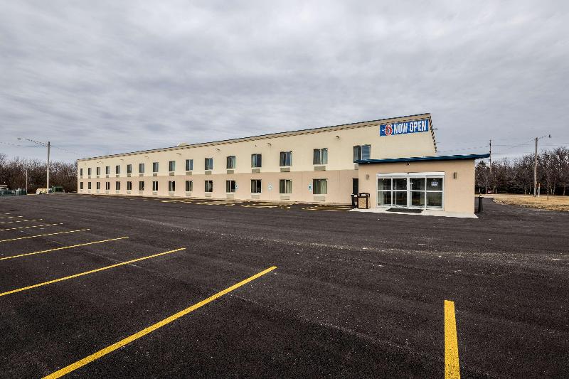 Motel 6 Peoria, IL image