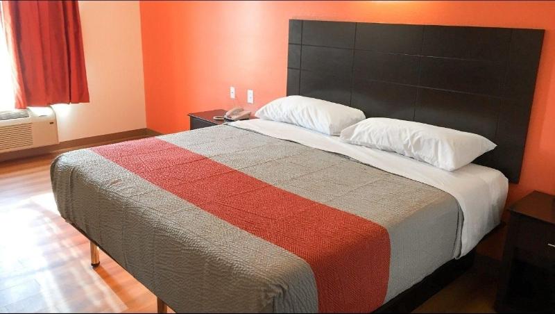 Motel 6 Peoria, IL image