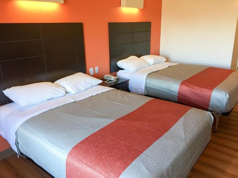 Motel 6 Peoria, IL image
