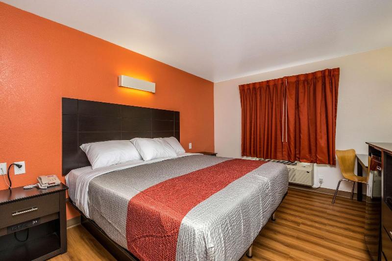 Motel 6 Peoria, IL image