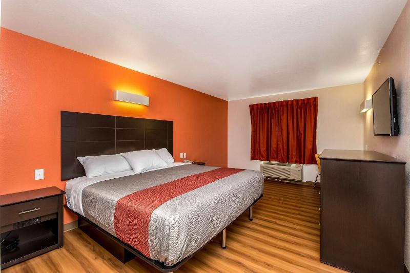Motel 6 Peoria, IL image