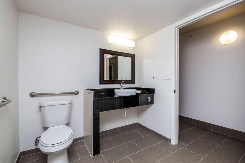Motel 6 Peoria, IL image