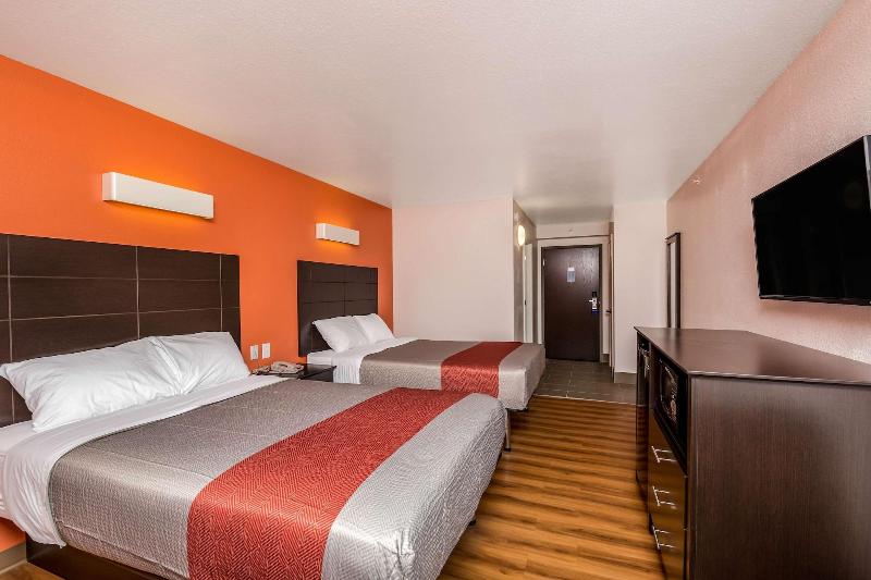 Motel 6 Peoria, IL image