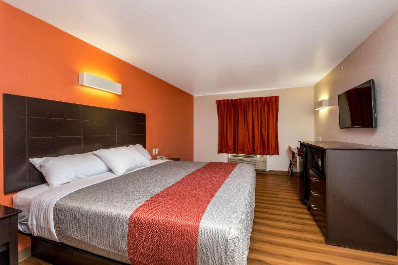 Motel 6 Peoria, IL image