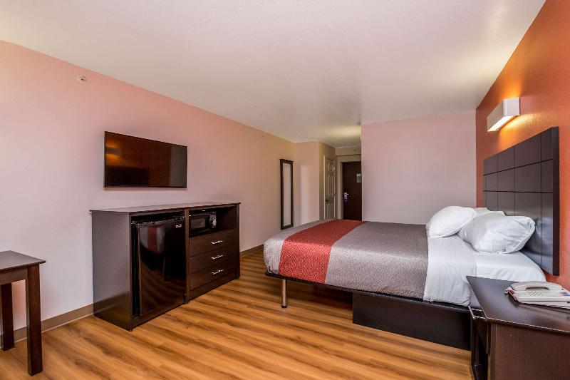 Motel 6 Peoria, IL image