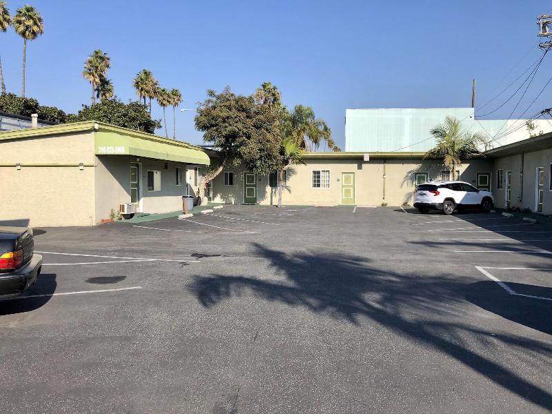 Encore Motel image