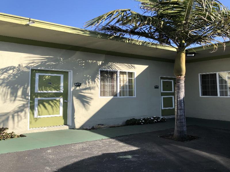 Encore Motel image