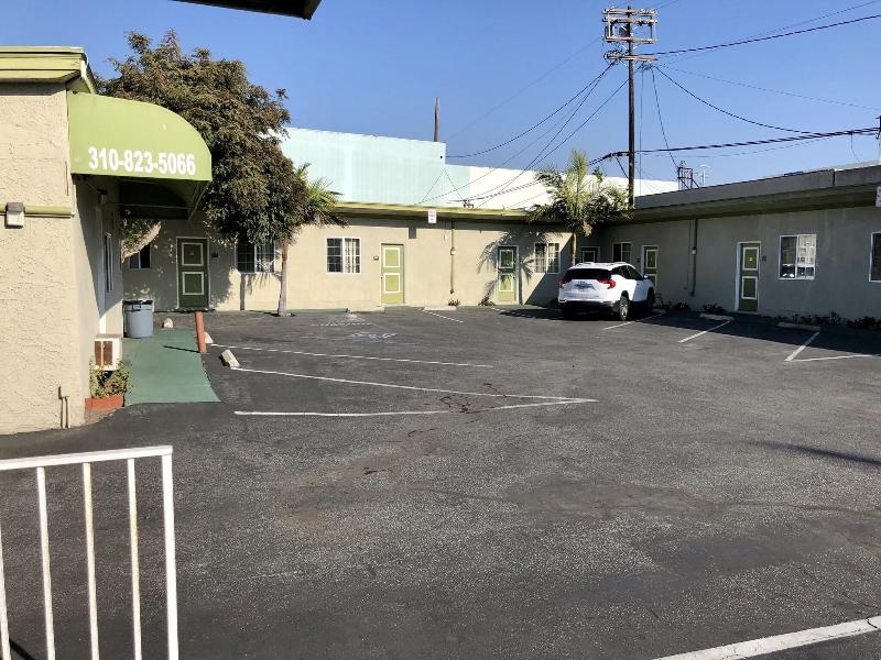 Encore Motel image