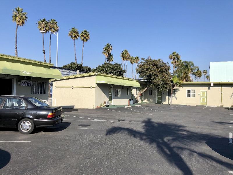 Encore Motel image