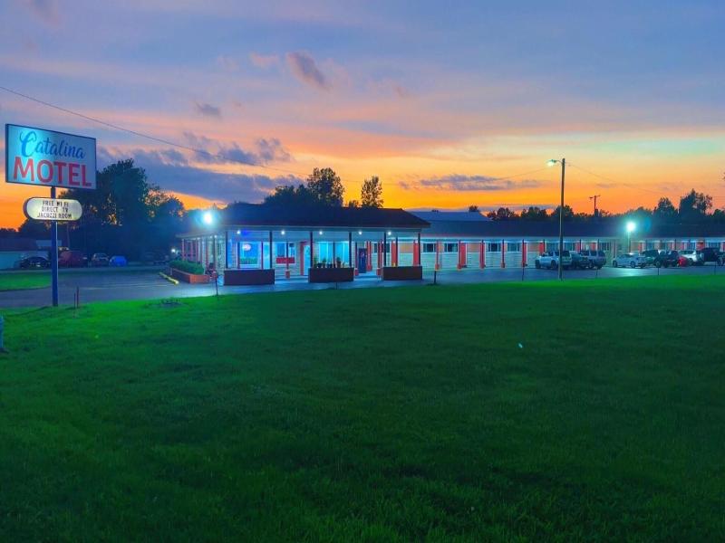 Catalina Airport Motel image