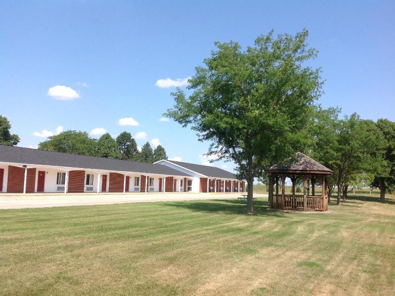 Crest Country Inn image