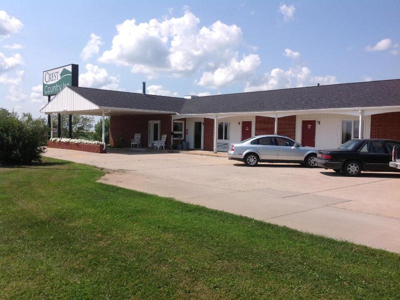 Crest Country Inn image