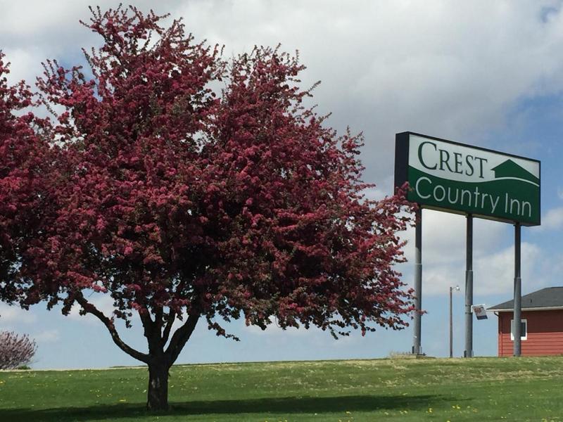 Crest Country Inn image