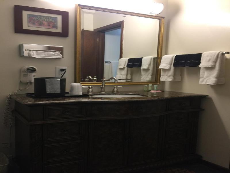 Crest Country Inn image