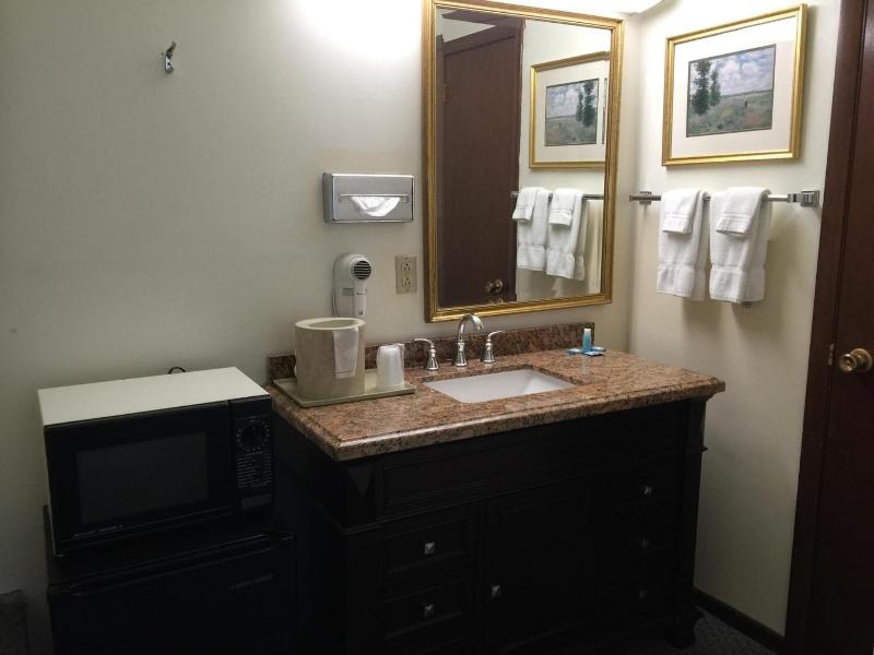 Crest Country Inn image