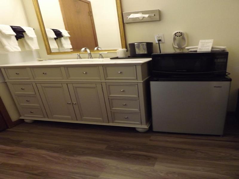Crest Country Inn image