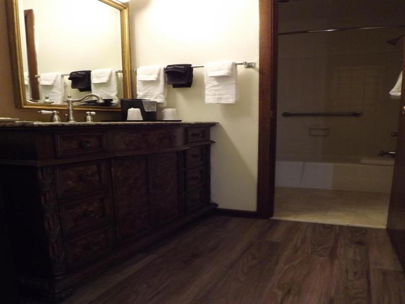 Crest Country Inn image