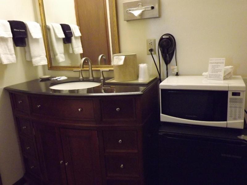 Crest Country Inn image