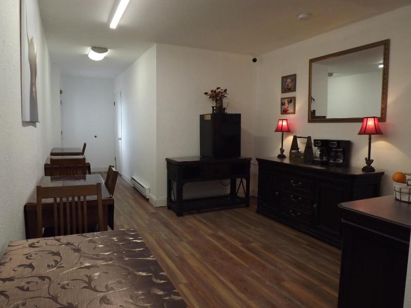 Crest Country Inn image