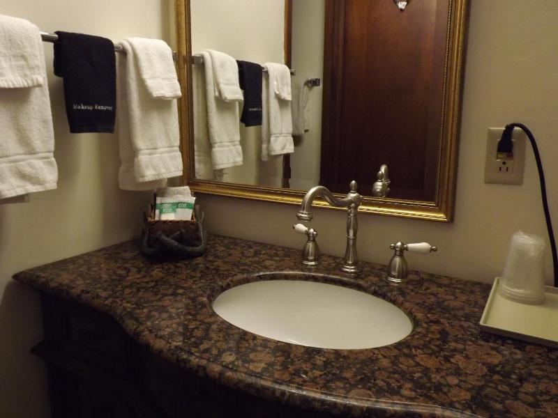 Crest Country Inn image
